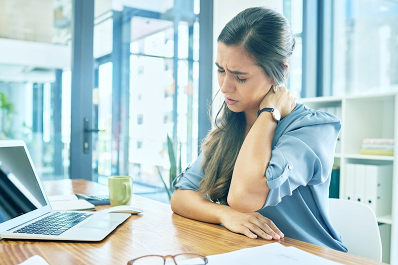 Im Zweifel für die Arbeit Warum Präsentismus Unternehmen und Mitarbeitenden schadet